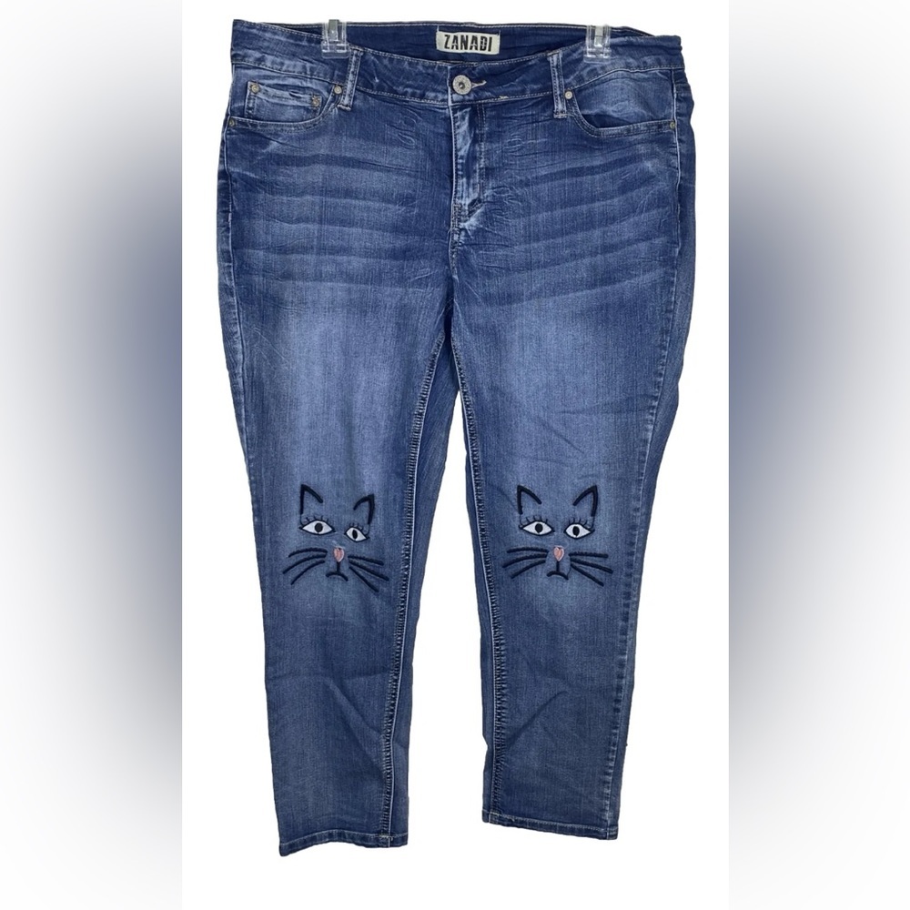 Zanadi Women’s Capri Jeans 16W Blue White Distressed Faded Cat Faces On Knees